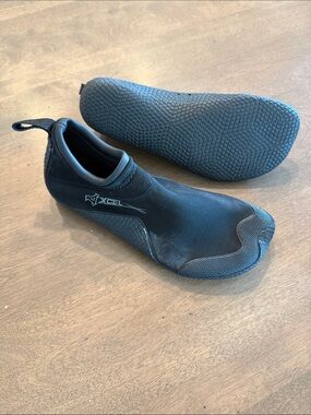 XCEL 1MM Round Toe Reefwalker size 6 used for one trip shoes snorkeling beach